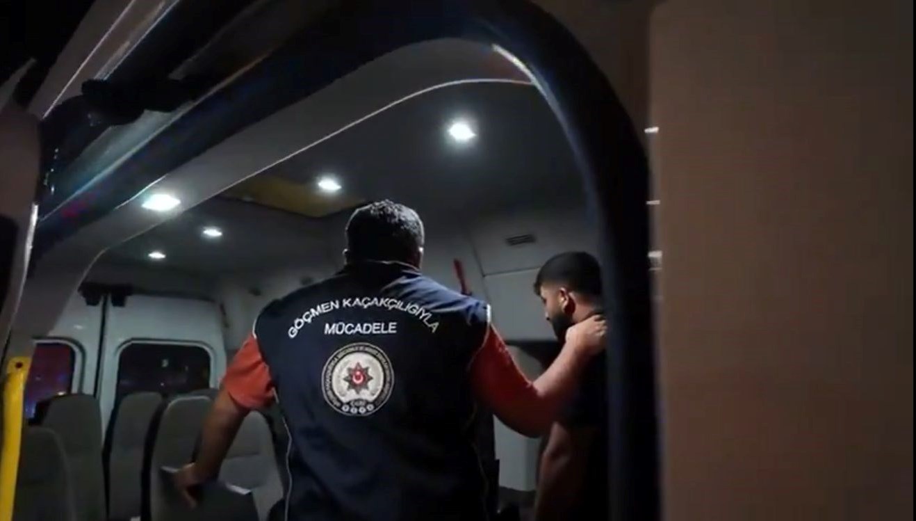 iki sehirde gocmen operasyonu 19 duzensiz gocmen yakalandi BAuSPKCd