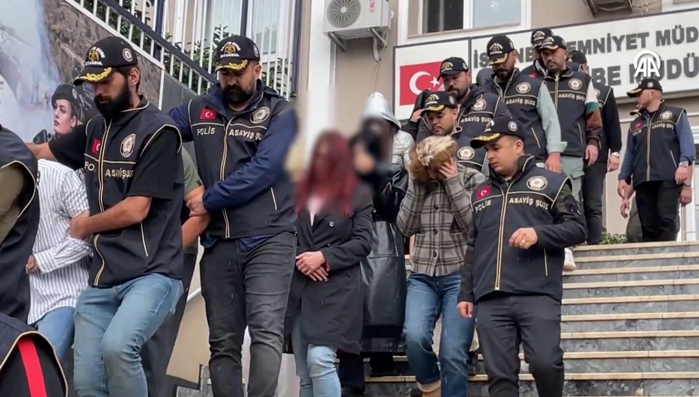 ahlak polisinden istanbulda 15 ilceye baskin bY8eeUyG.jpg