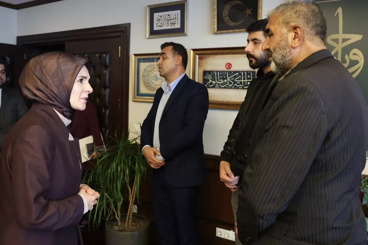 bakan goktas rojin kabaisin babasiyla bir araya geldi uXp1hIRC.jpg