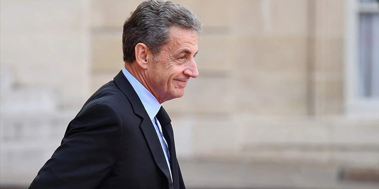 eski fransa cumhurbaskani nicolas sarkozy hapse girdi hucreye alinacak cITxEOz8.jpg