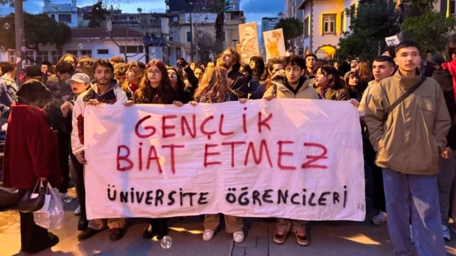 dem partili celenk bakan tunca sordu kac universite ogrenci hangi gerekceyle hukumlu ve tutuklu Pym2LaMm.jpg