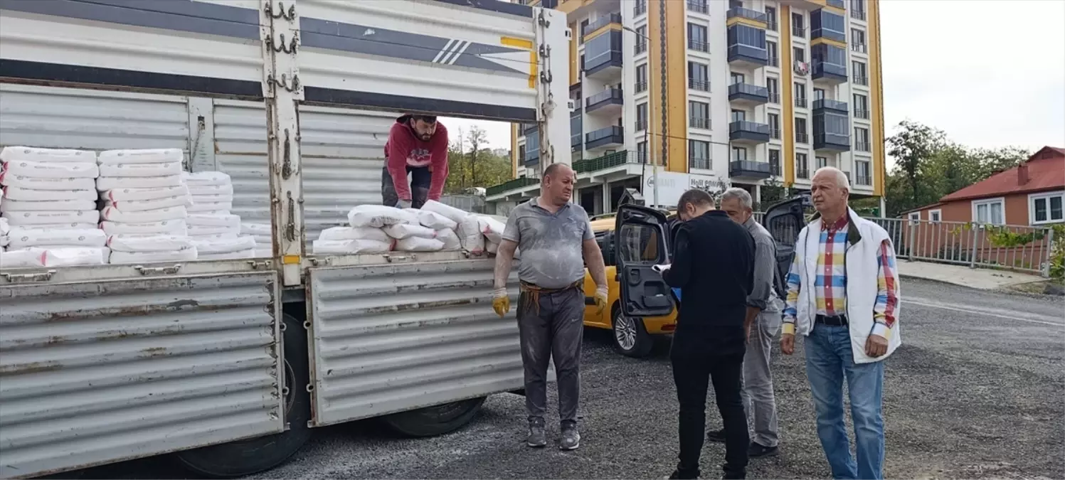 eynesilde ciftcilere tarim kireci dagitildi Zdbakhmg.jpg