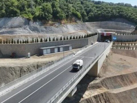 Bakan uraloglu 60 dakikalik yol yarim saate dustu k2WXMZKk